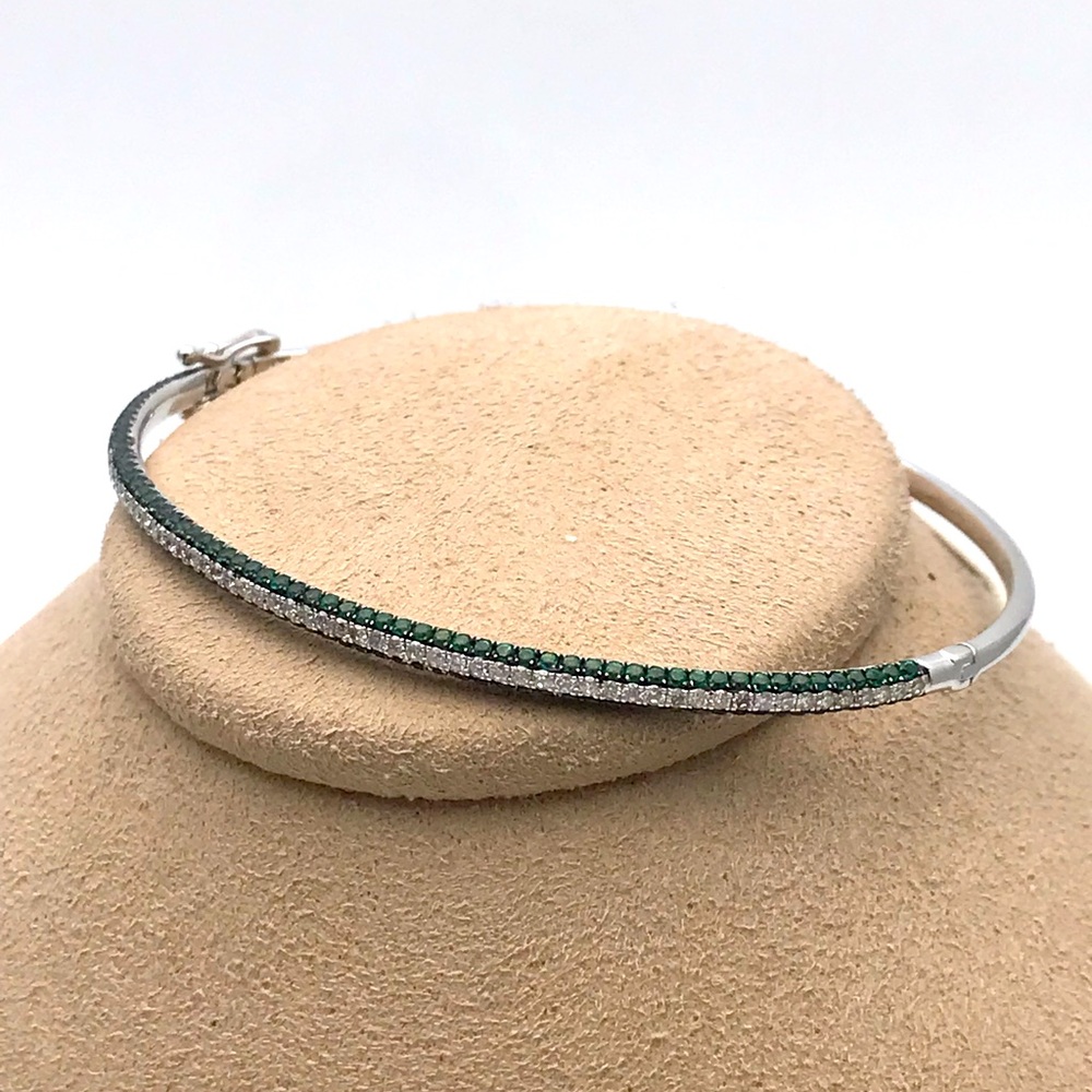 750/18k WhiteGold 1.80cts(tw) Natural Diamond’s/Tsavorite Bangle Bracelet 6.75”